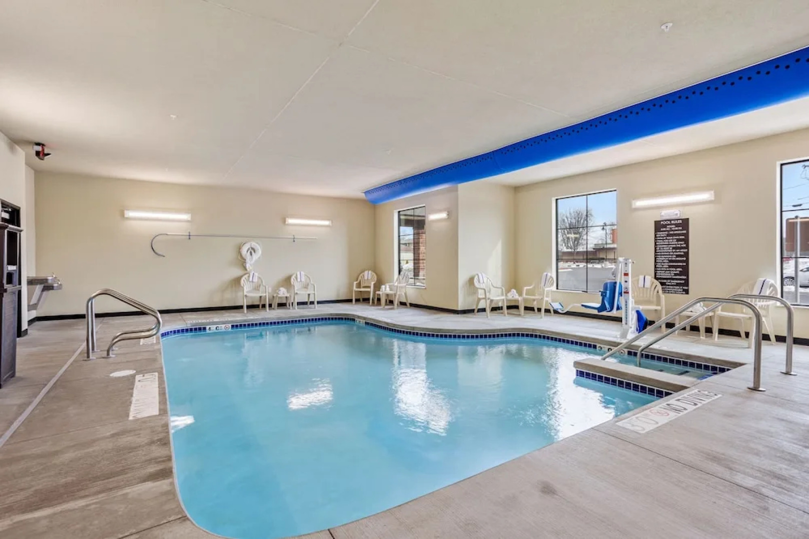 Cobblestone Hotel & Suites - Central Wisconsin Airport