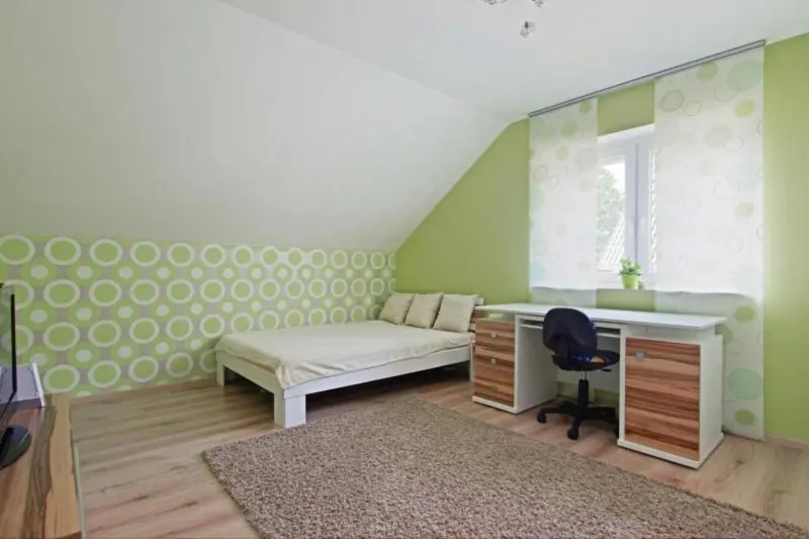 ID 4945 - Private Rooms