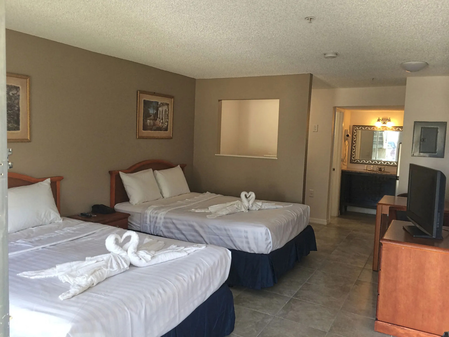 Lantern Inn & Suites