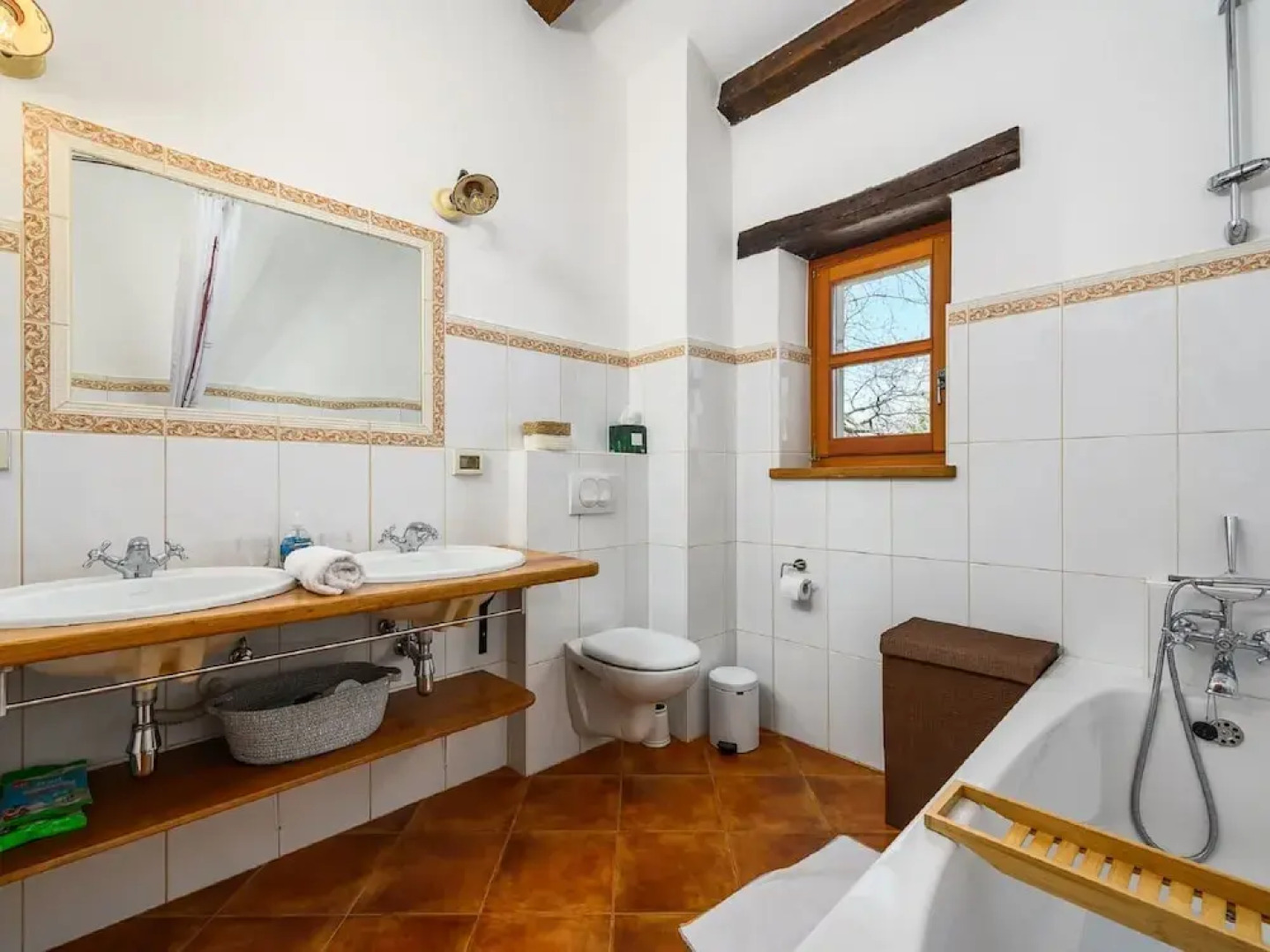 Beautiful Stone Villa in Tinjan With Swimming Pool