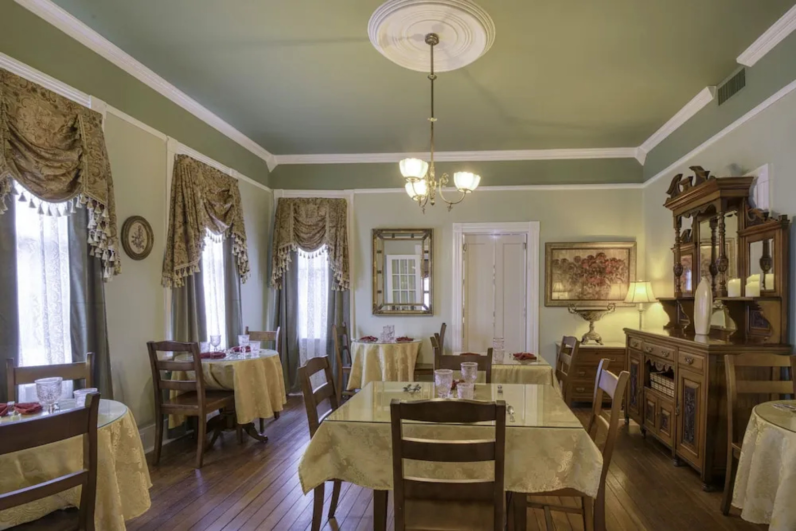 Victorian House Bed & Breakfast