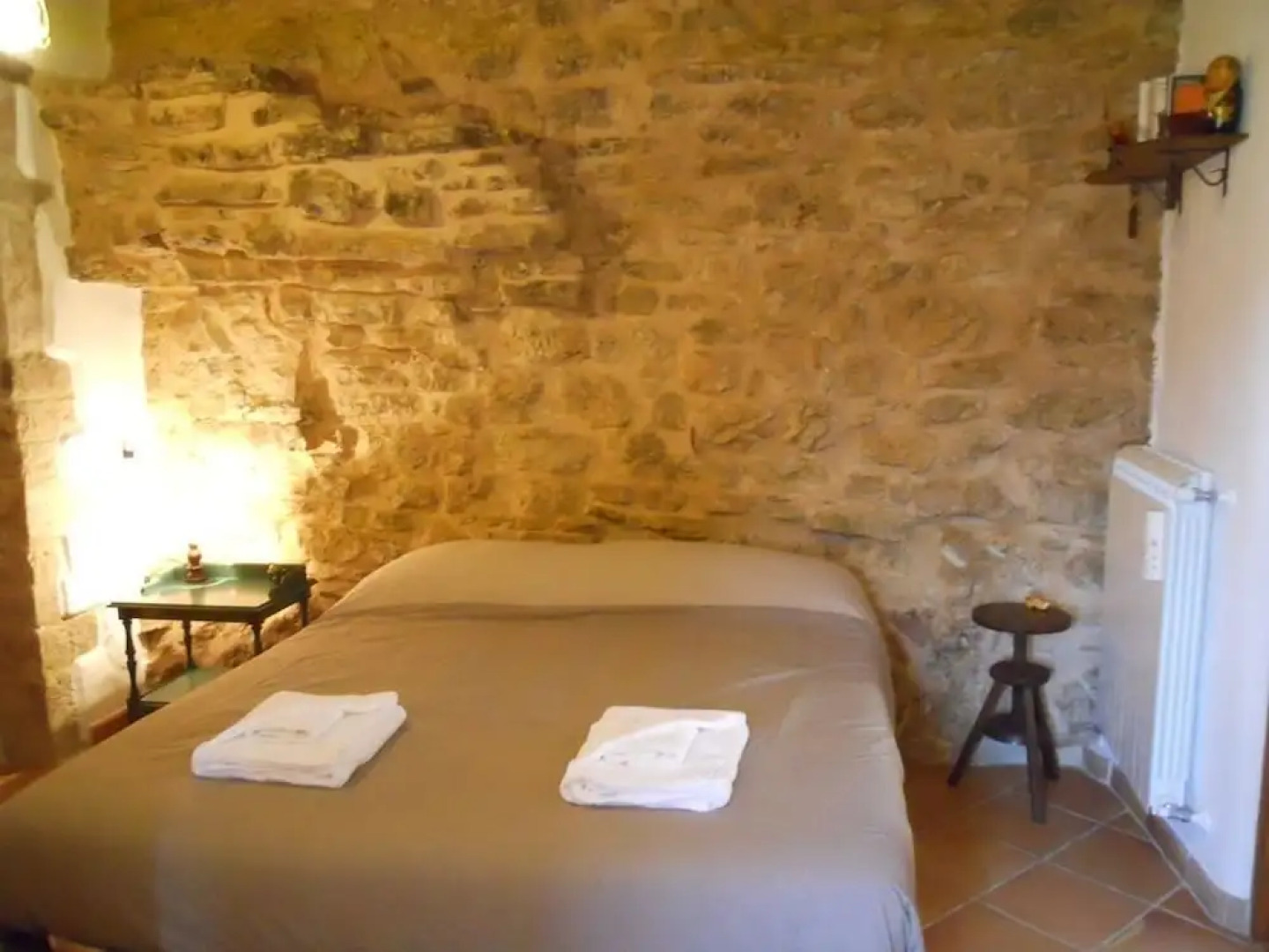 Guesthouse Runcini dormire in un borgo medievale