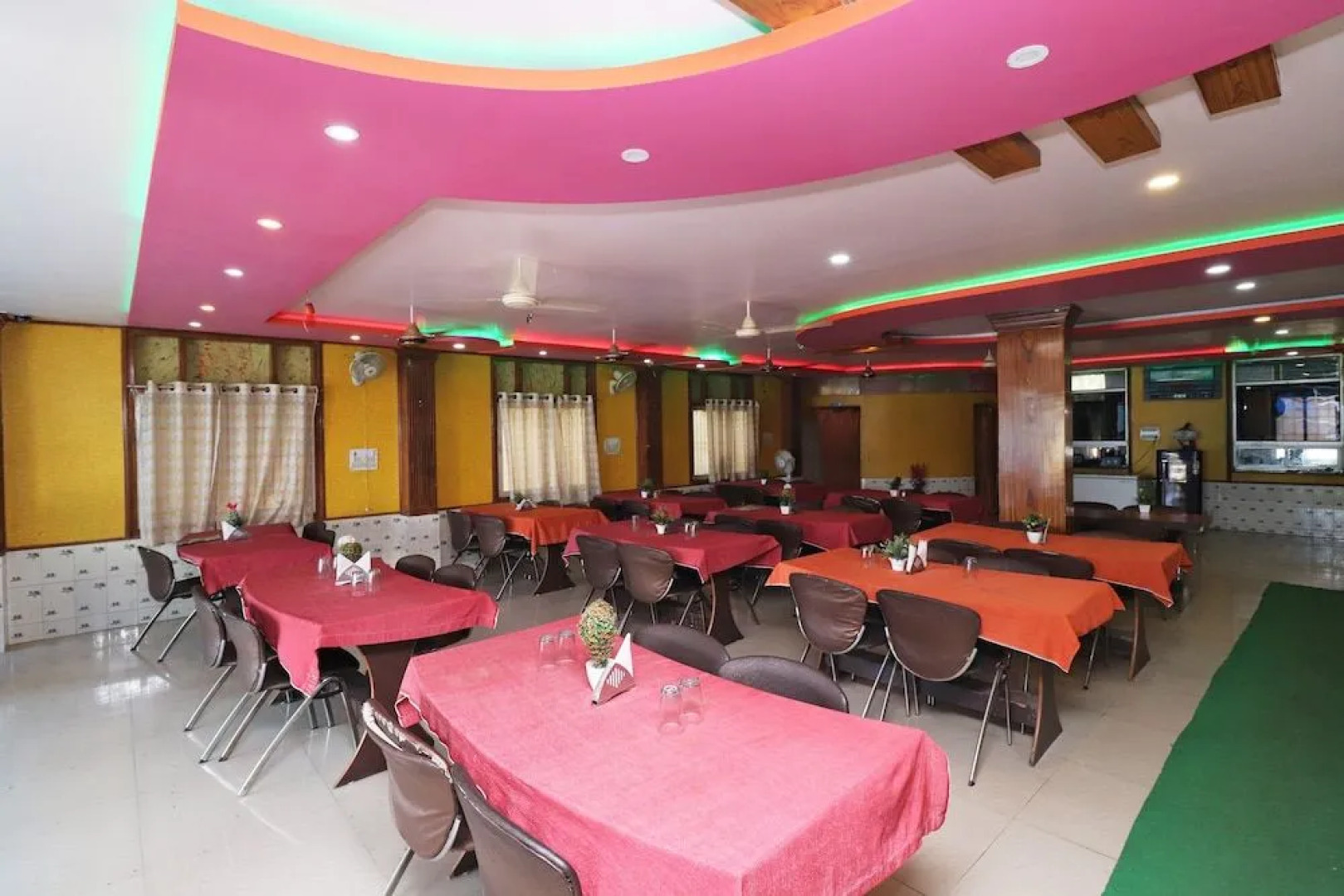 Spot On 43638 L X Inn