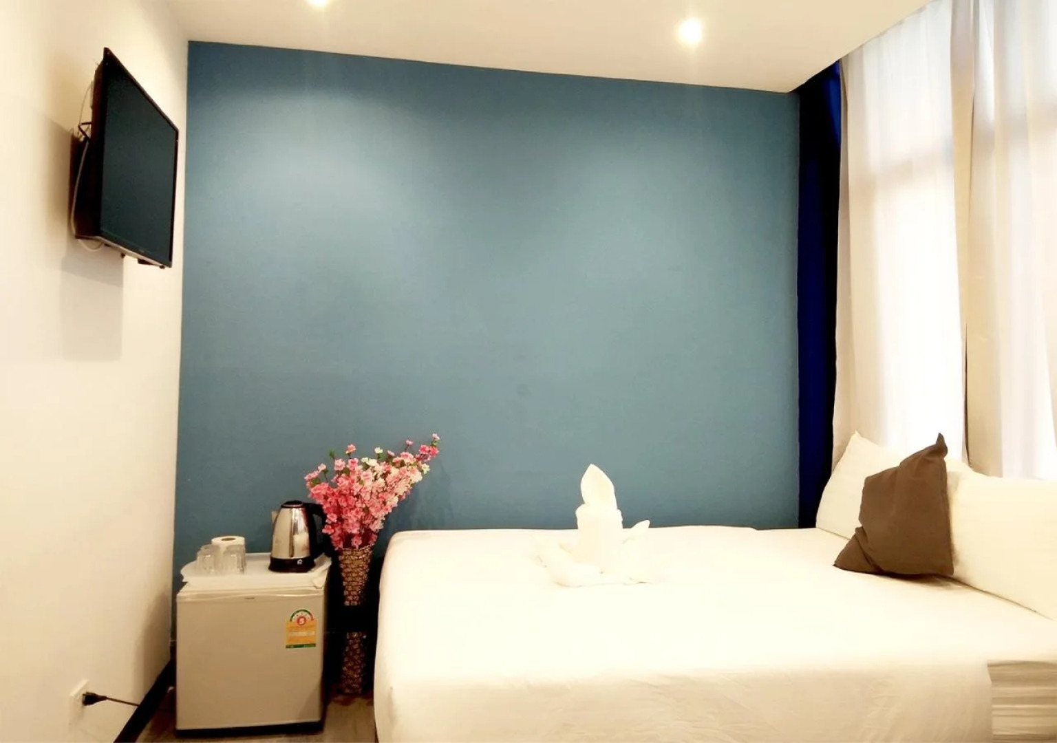 Sleep With Me Bangkok - BTS Phra Khanong