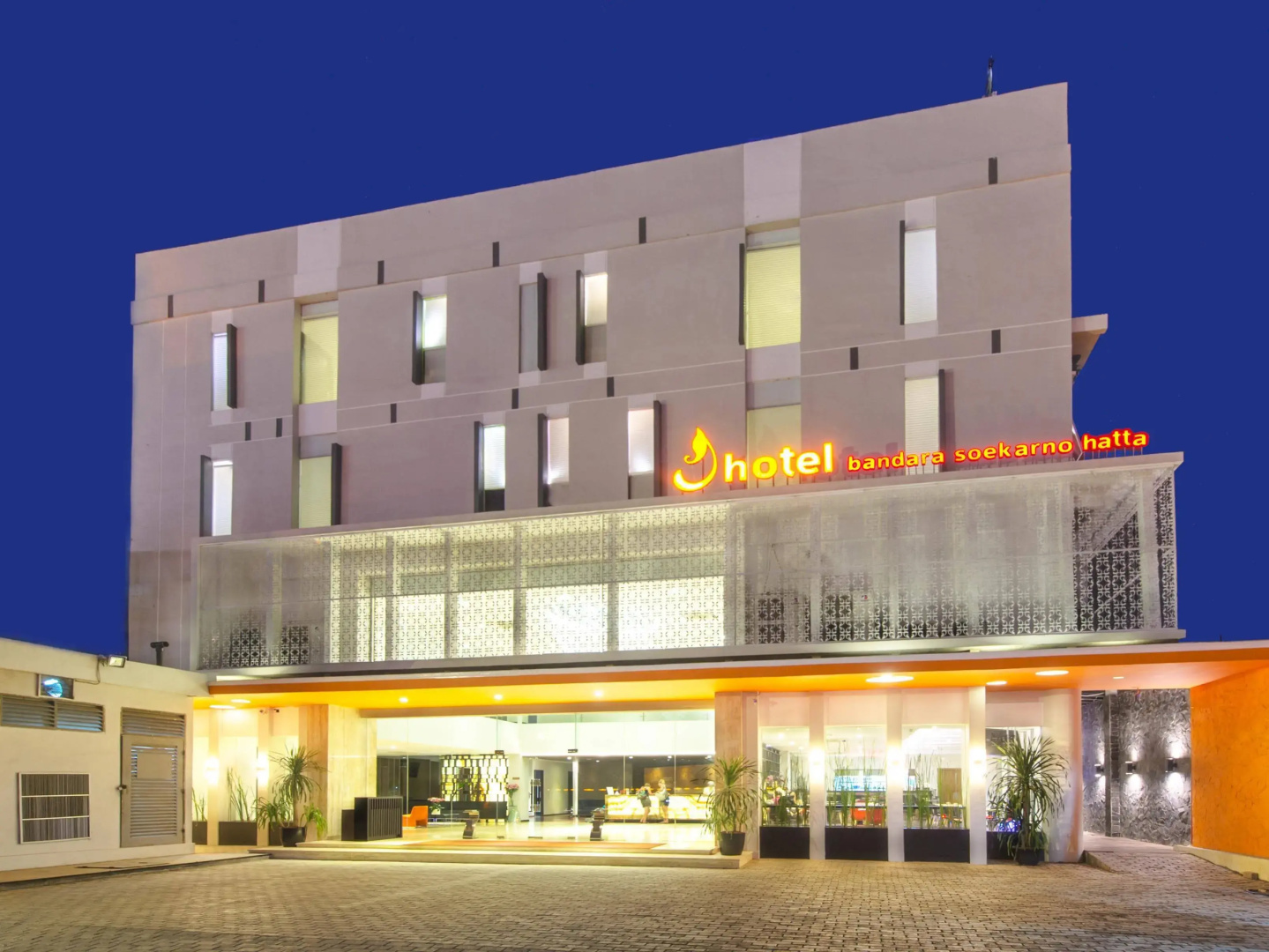 J Hotel Bandara Soekarno Hatta