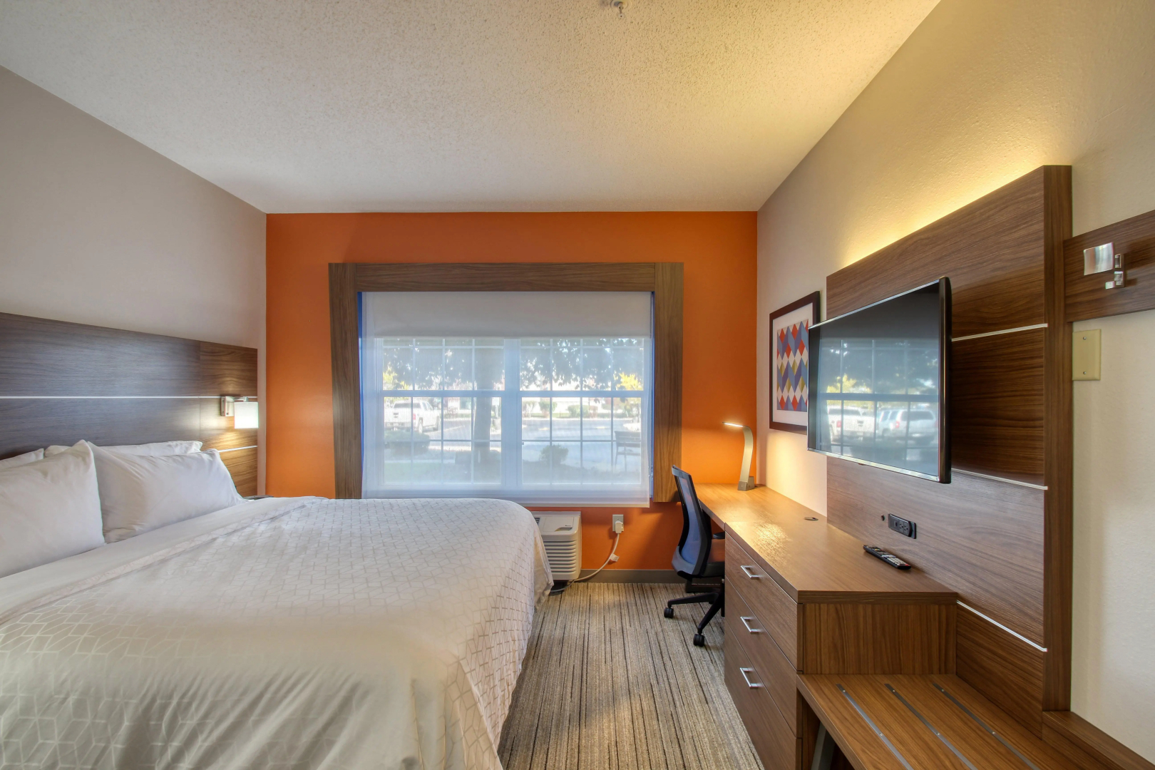Holiday Inn Express Hotel & Suites Oshkosh by IHG