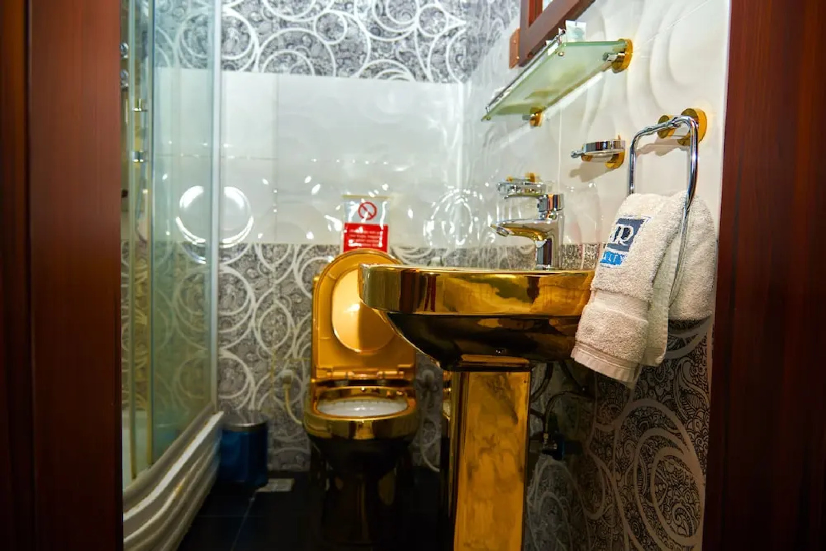 Royalty Economy Lodge