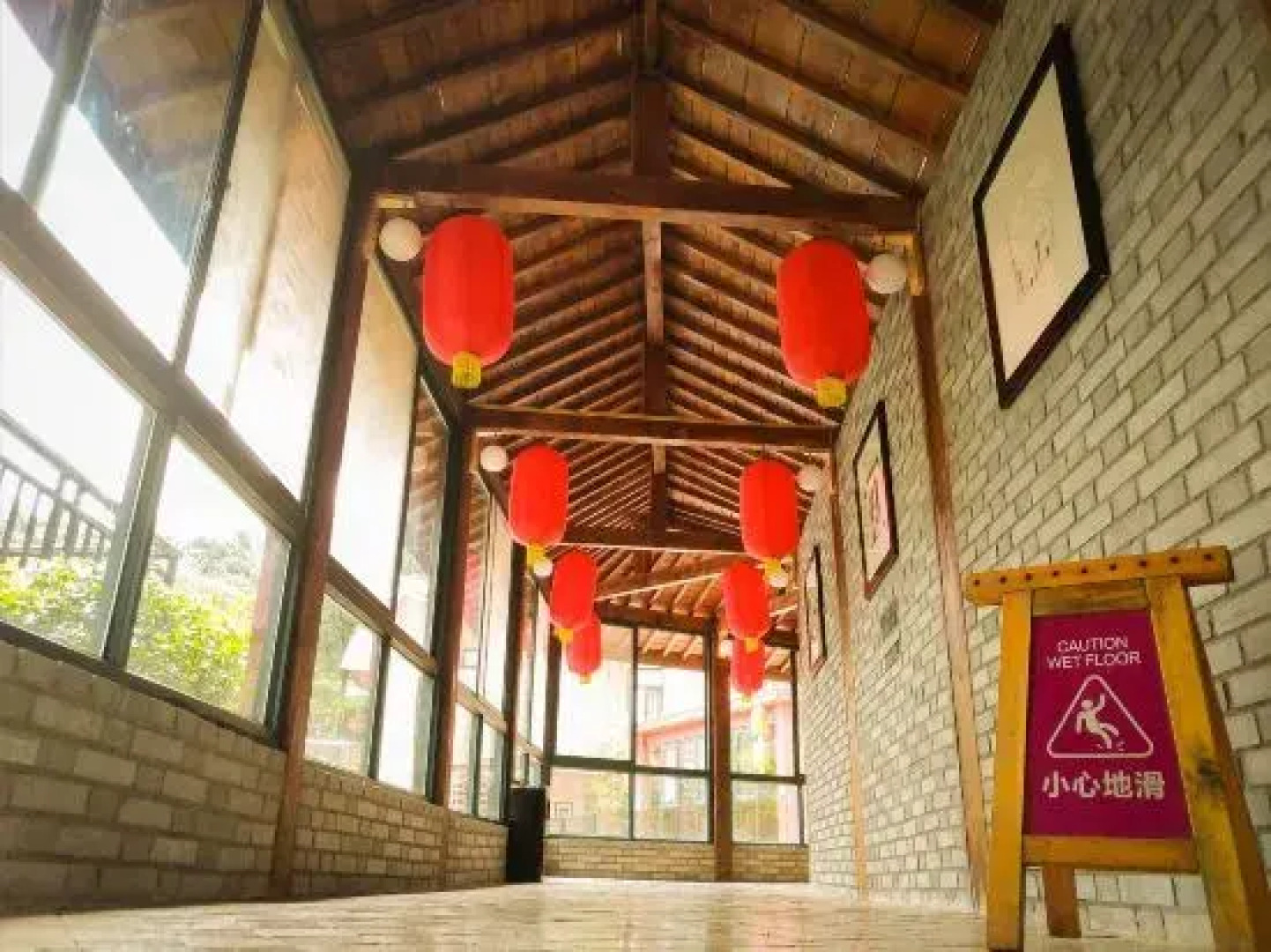 The Taibai Mountain Phoenix Spr Hotel