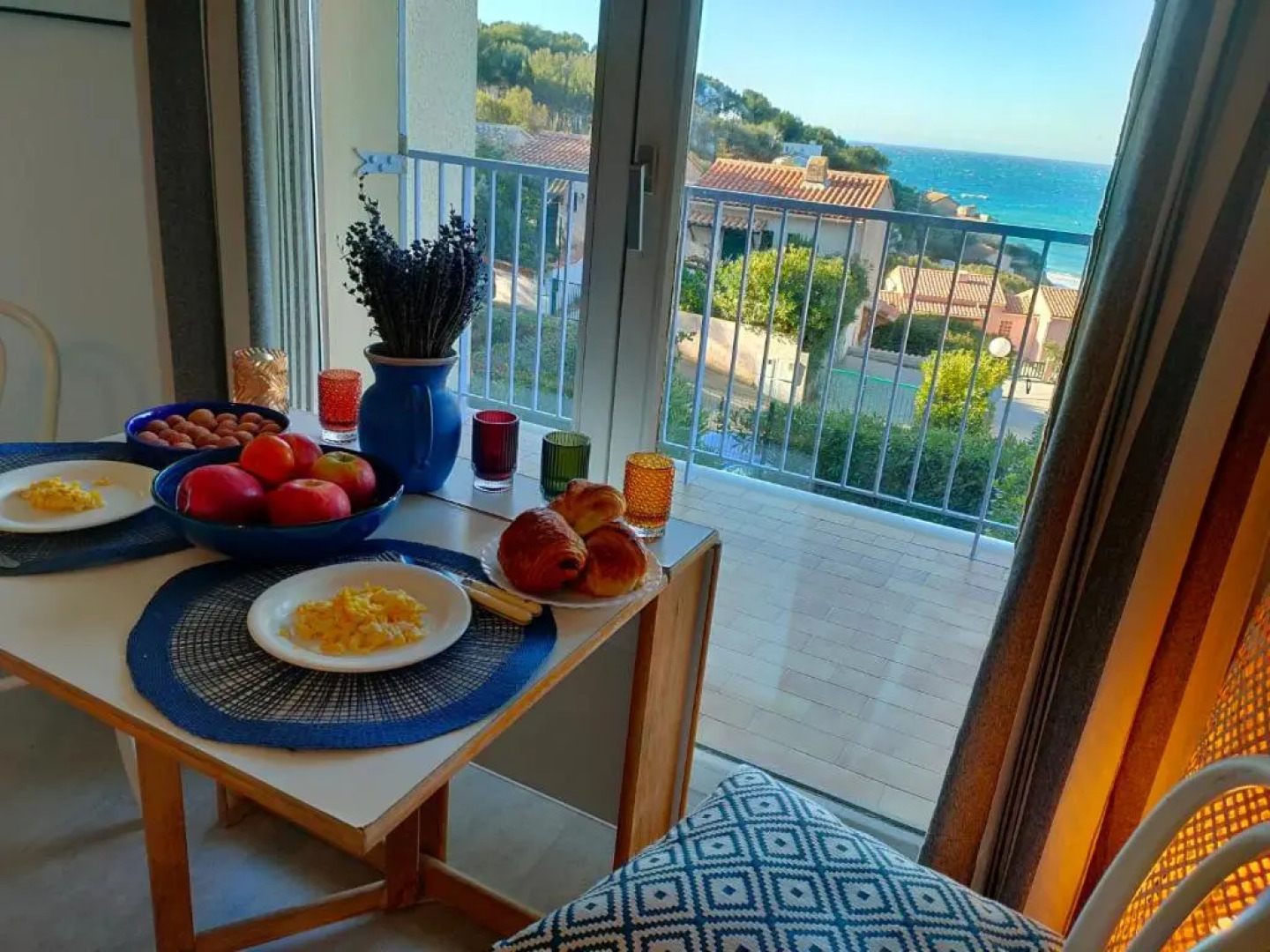 Appartement avec terrasse vue mer, proximité plage, place parking