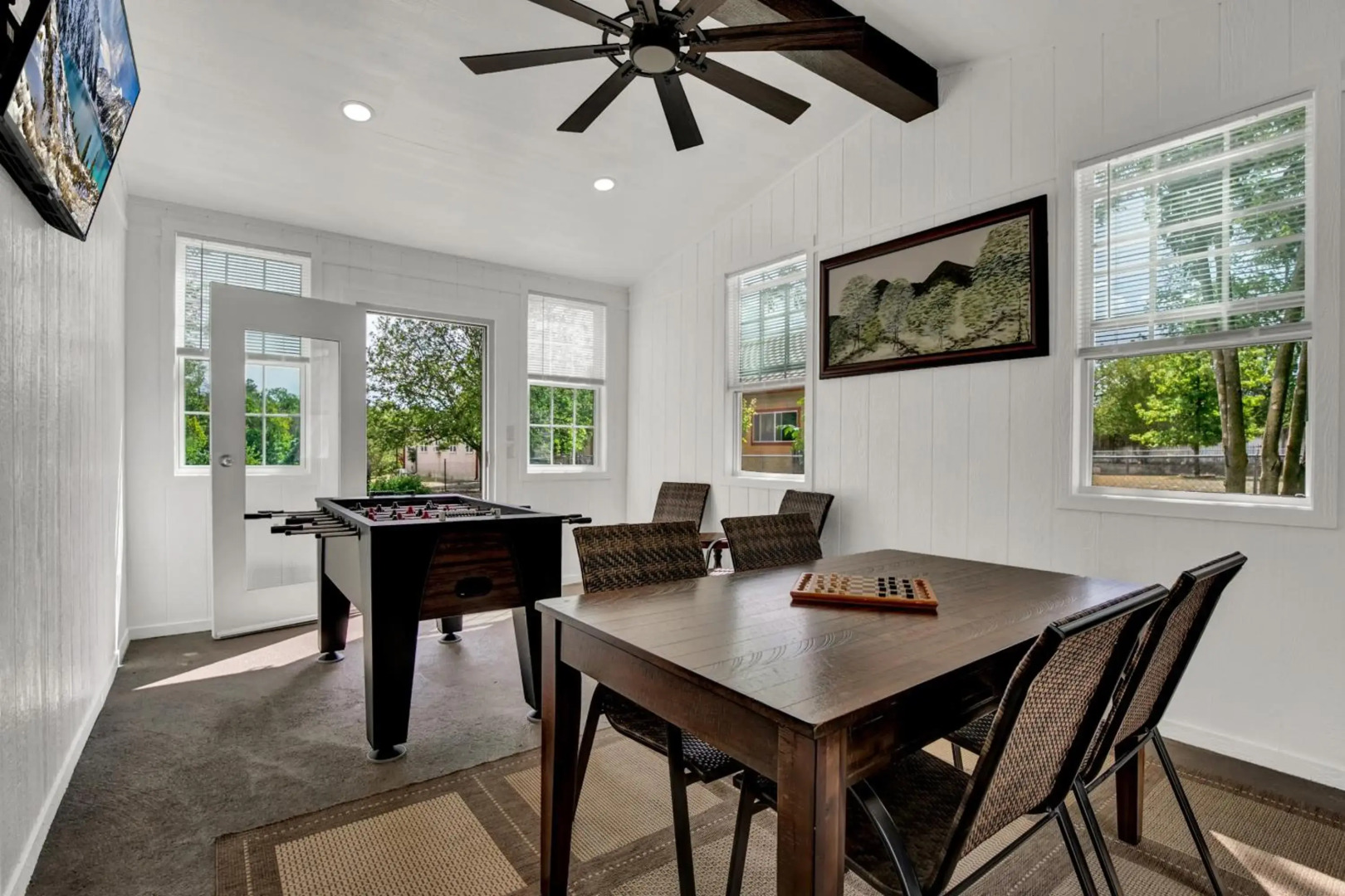 Awesome Haus With Gameroom, 4blks to Center of Town!