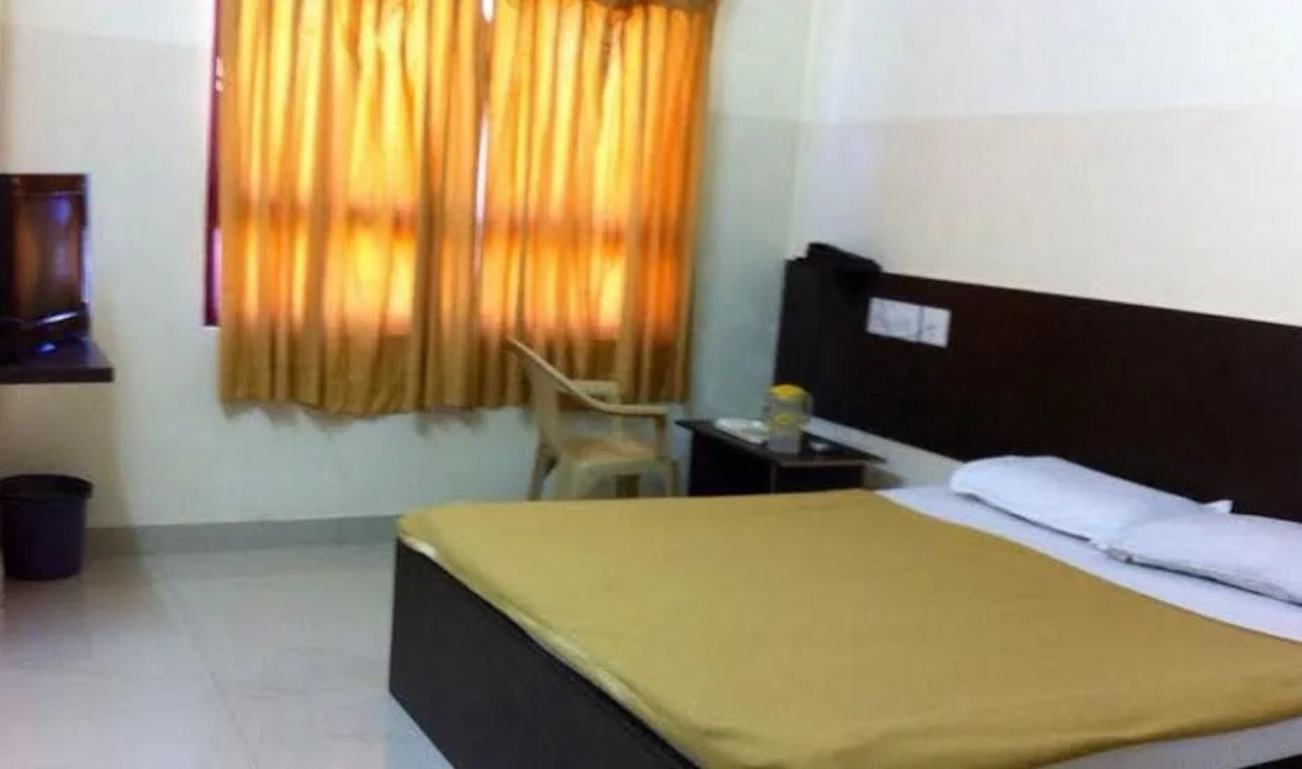 iROOMZ Subhadra Comforts