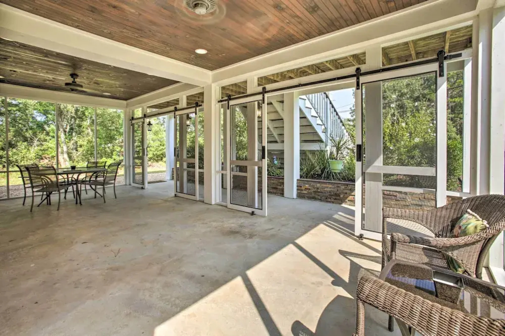 Waveland Family House, 4-minute Drive to the Beach