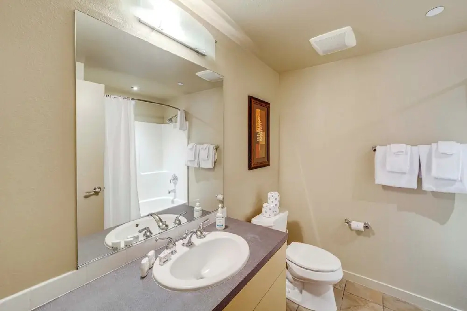 Steps to Lake Chelan: Condo w/ Resort Amenities!