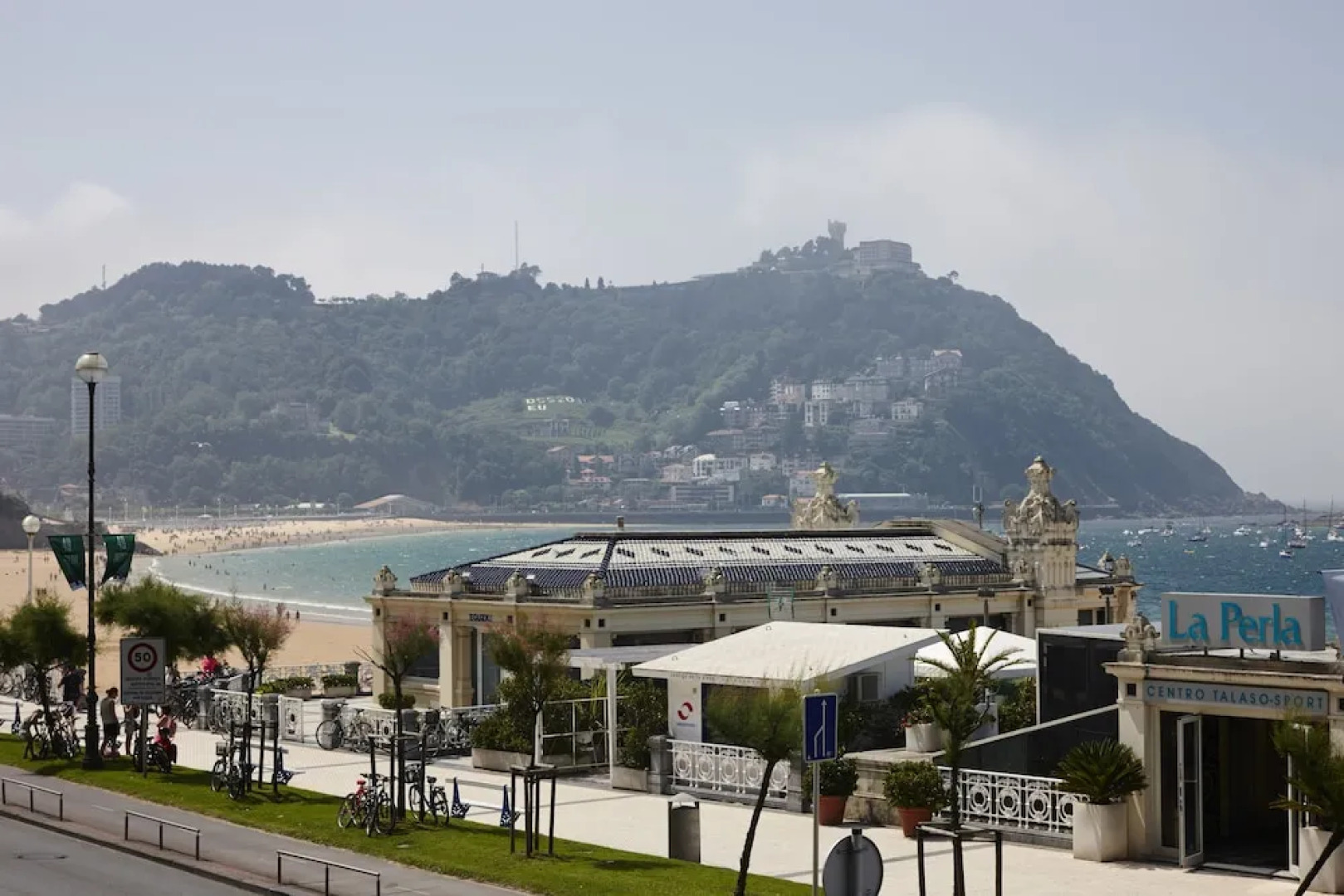 Playa de La Concha 3 Apartment by FeelFree Rentals