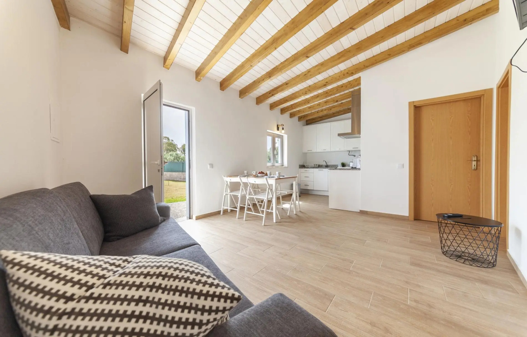 I 4 - 2 Bed Apartment in St. Johns Countryside Getaway