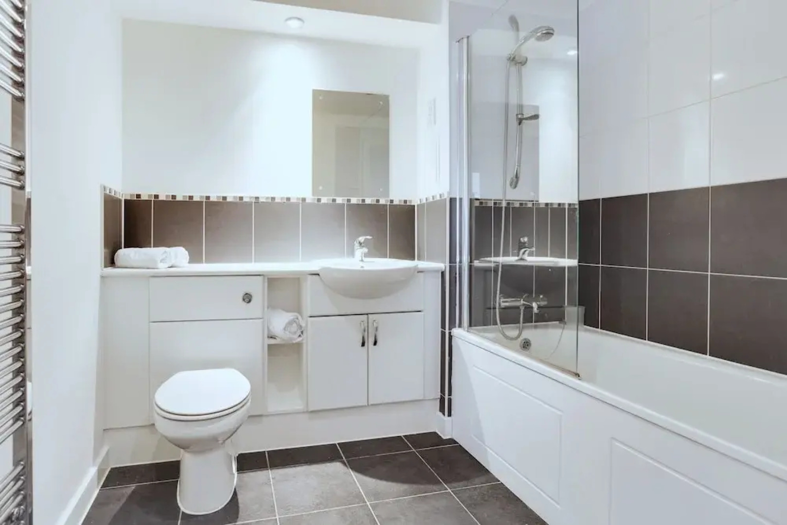 BookedUK - Penthouse 3 Bedroom Apartment