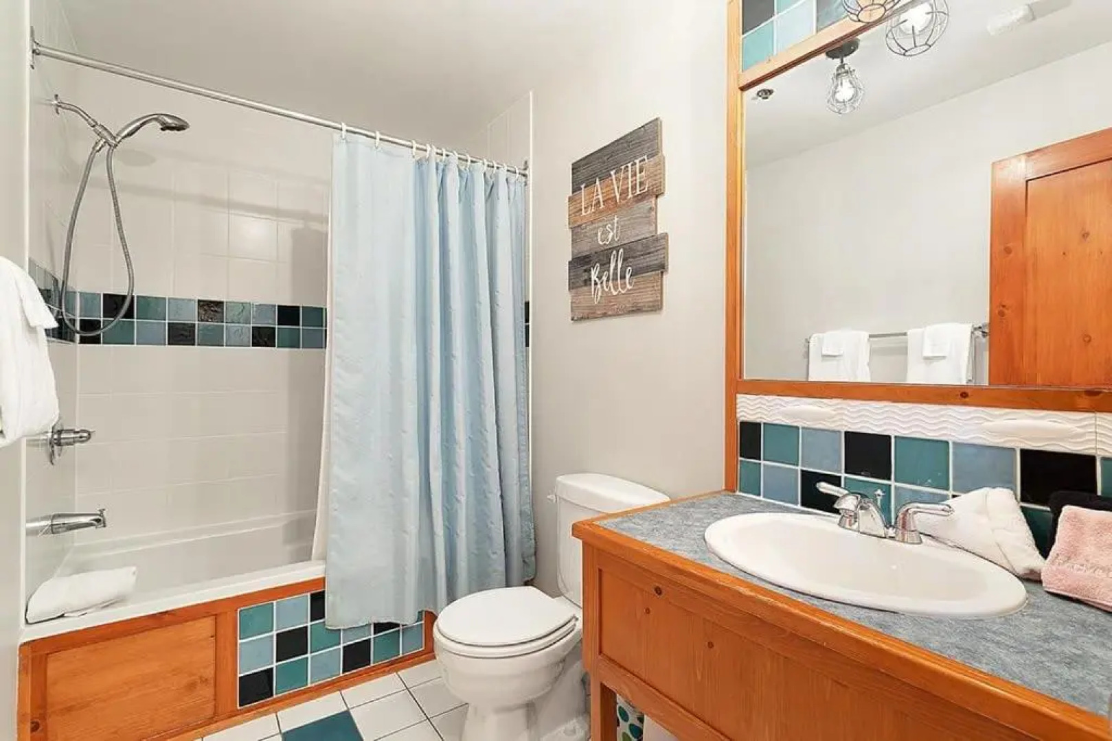 Les Eaux 225-1 by Escapades Tremblant