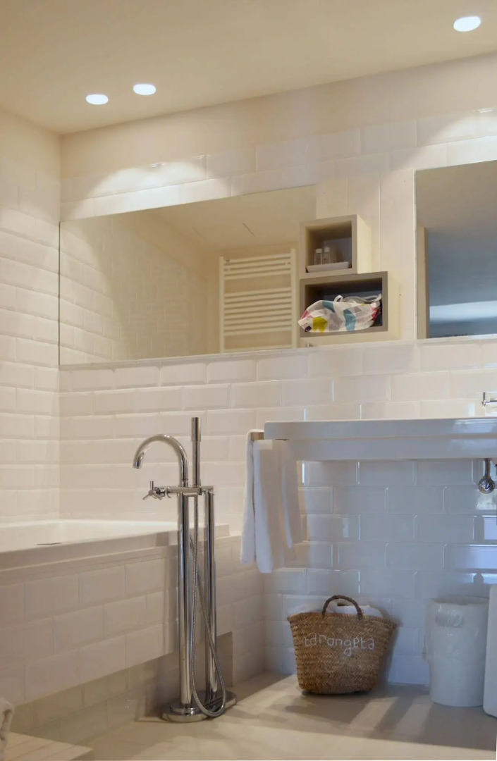 Tarongeta - Adults Only