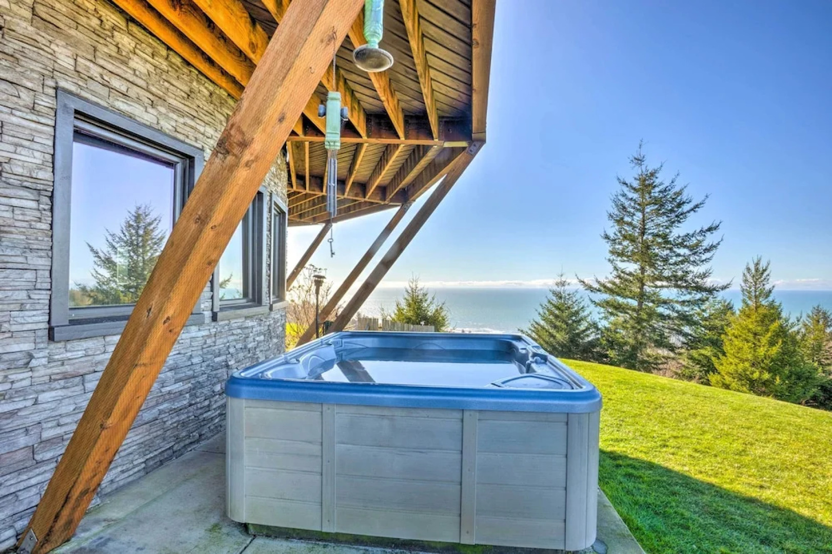 Stunning 360 Ocean Views, Near Redwoods NP!