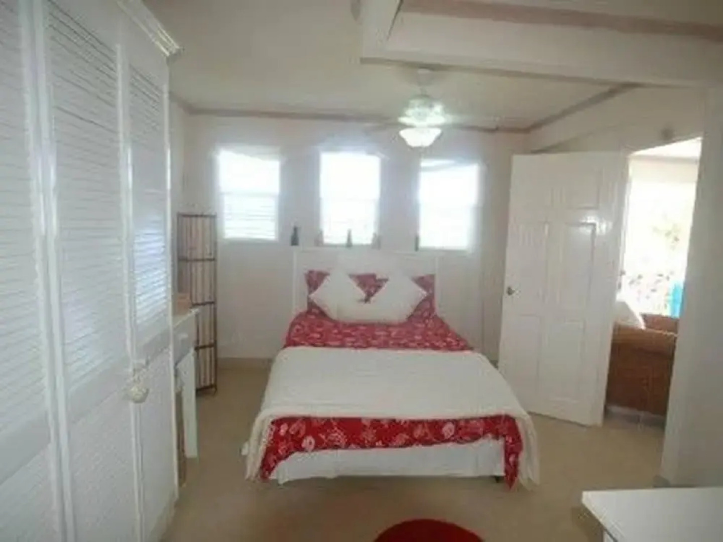 Beautiful Apartment Across The Road From The Beach