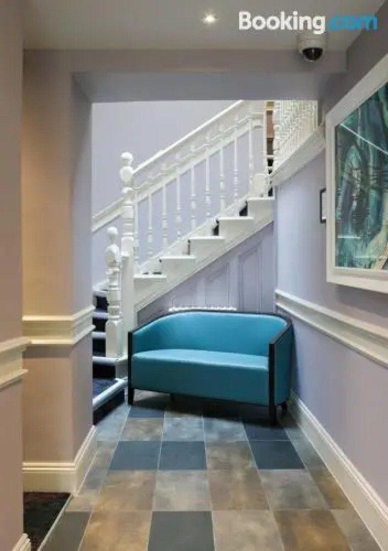 The Queens Head Hotel