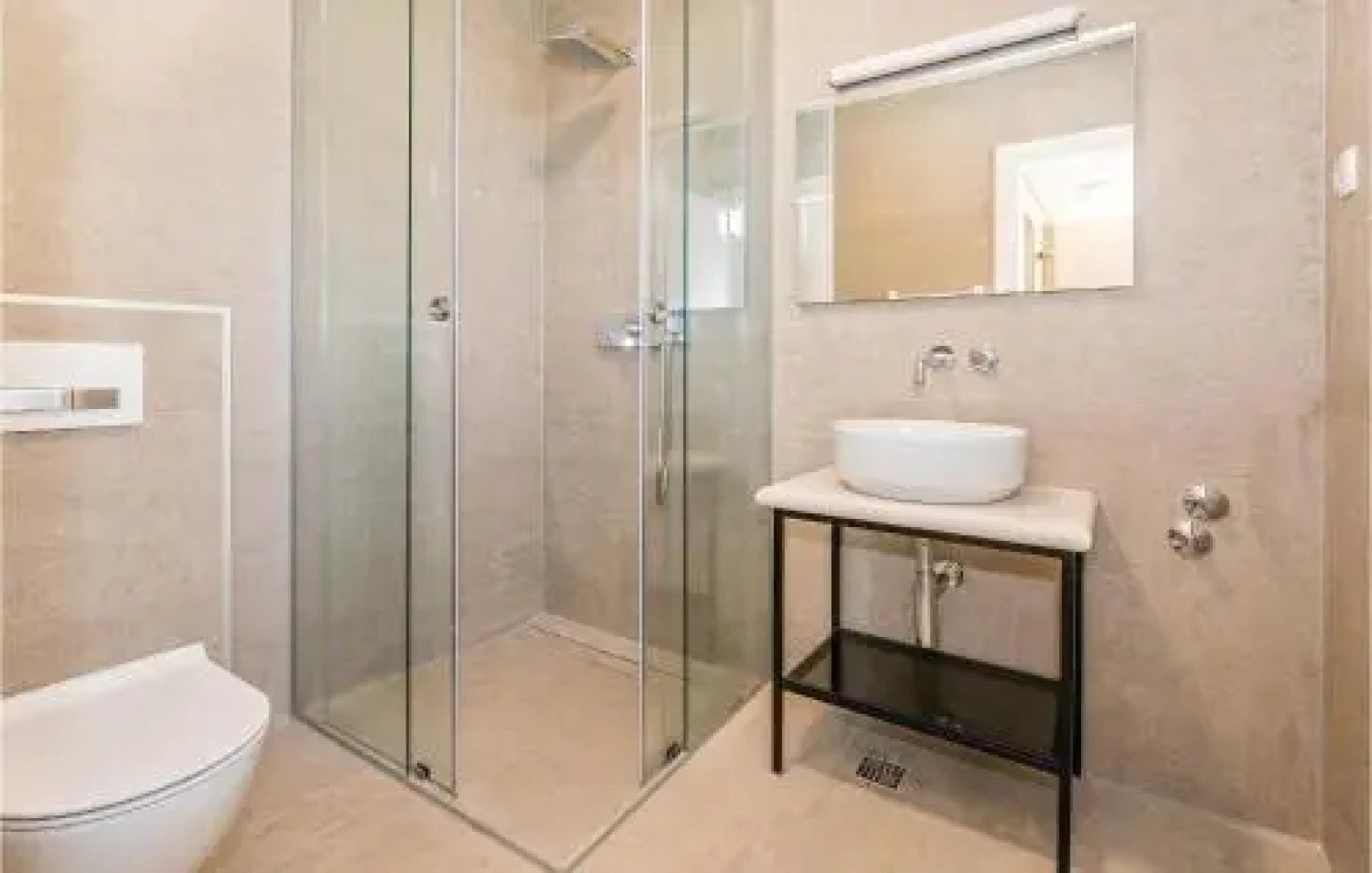 Four-Bedroom Holiday Home in Milna