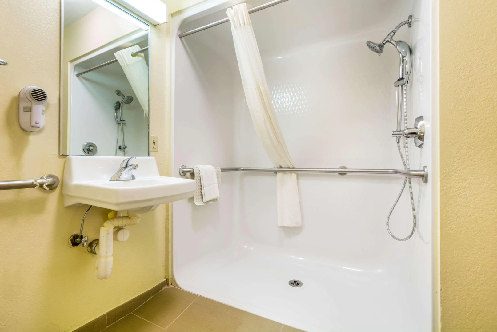 Quality Inn & Suites Sellersburg - Louisville Area