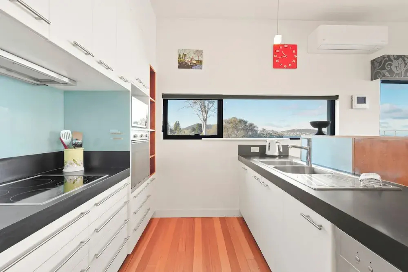 Waterfront Home - Gorgeous Views - 2 Bed