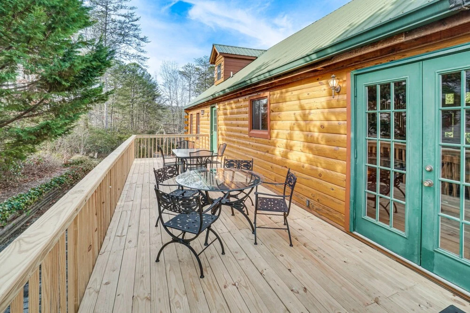 Spacious Log Cabin in Helen w/ Deck & Pool Access!