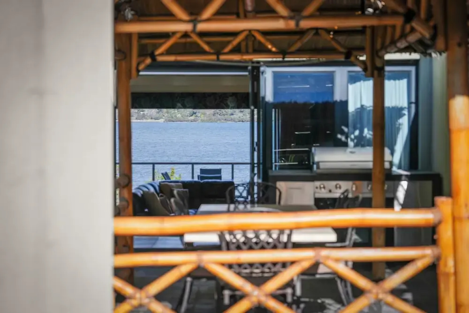 Waterfront Home - Gorgeous Views - 2 Bed