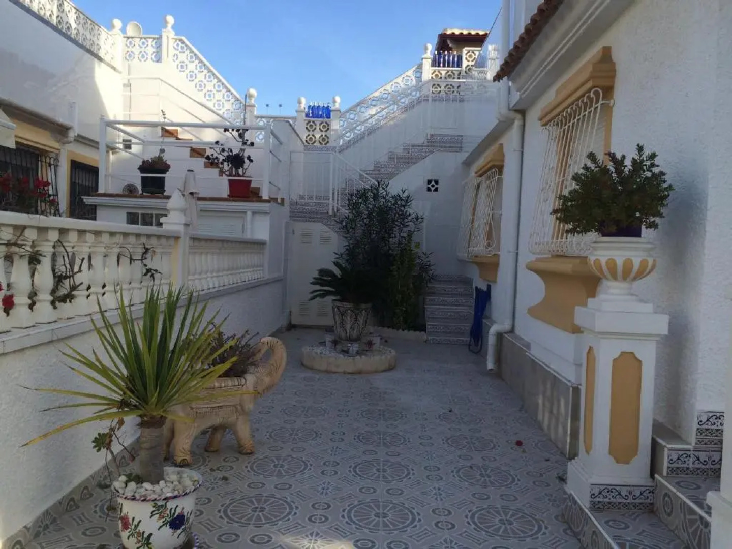 4 Bed 3 Bath Villa Sleeps 8, Pool Wifi Tv Close to Beach Restaurants and Shops