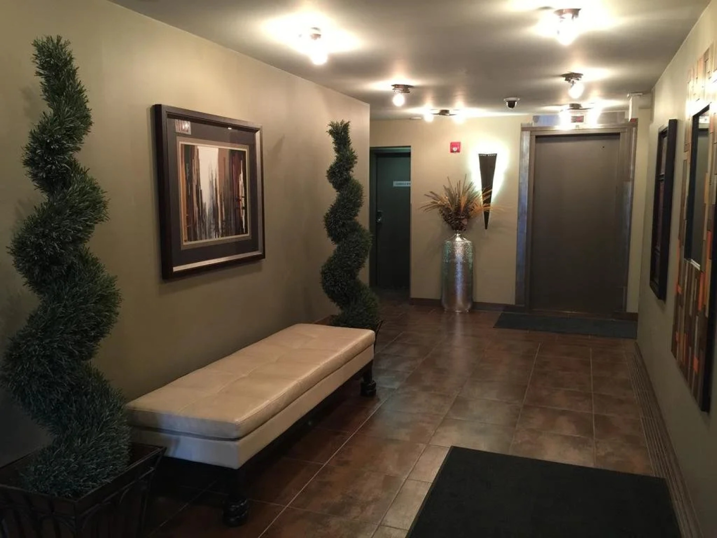 Corporate Suites of Calgary - Eightwelve