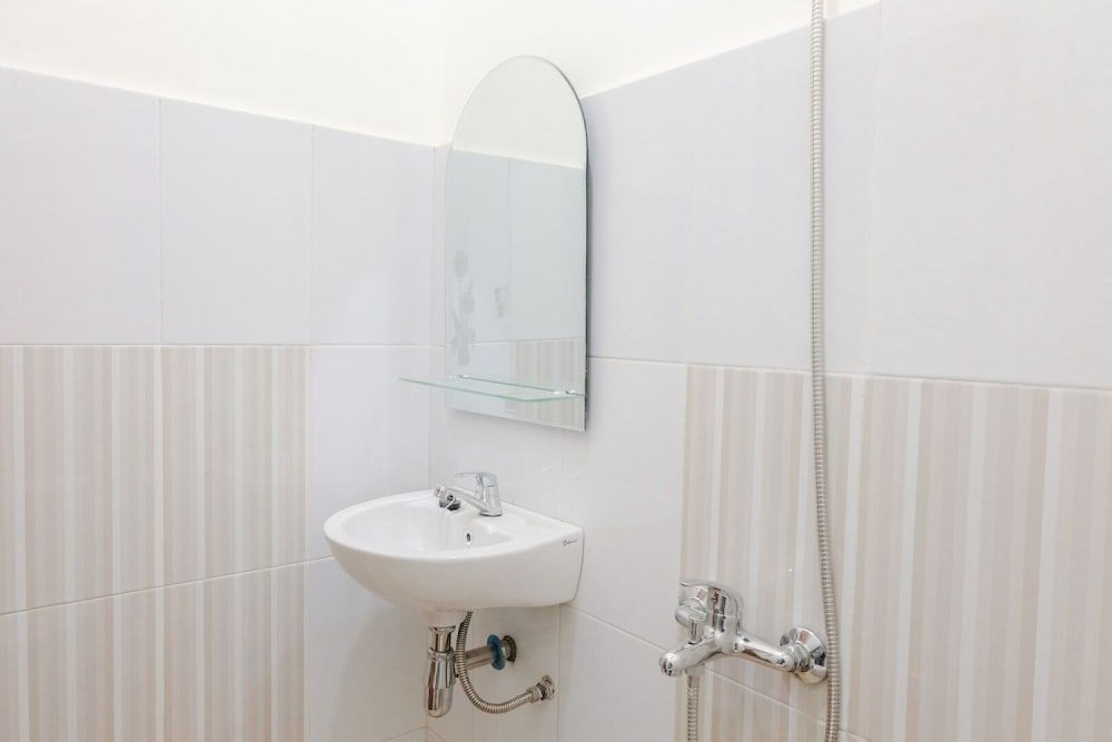 Oyo 1247 Antosa Family Residence