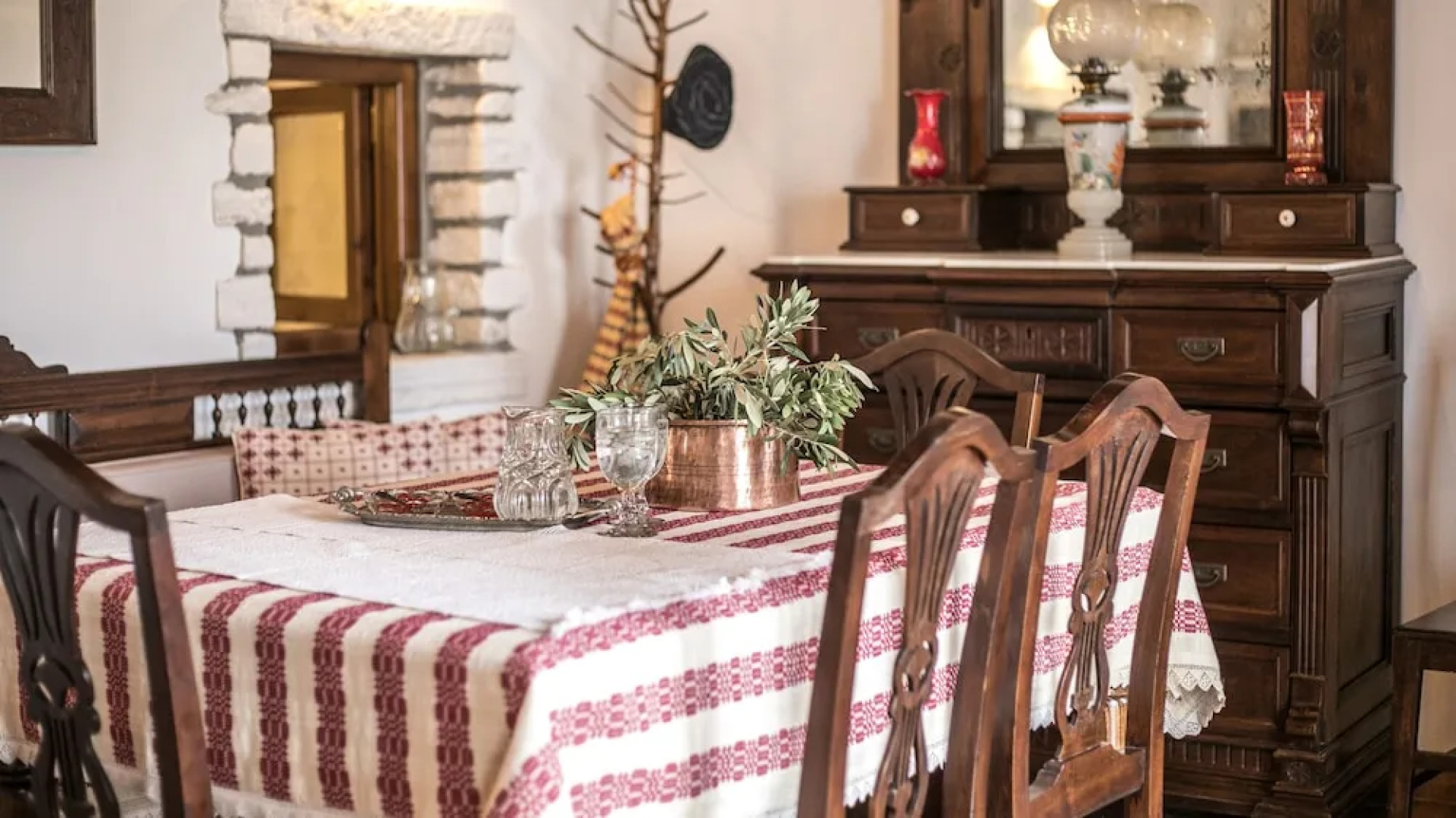 Traditional Inn Pirethron