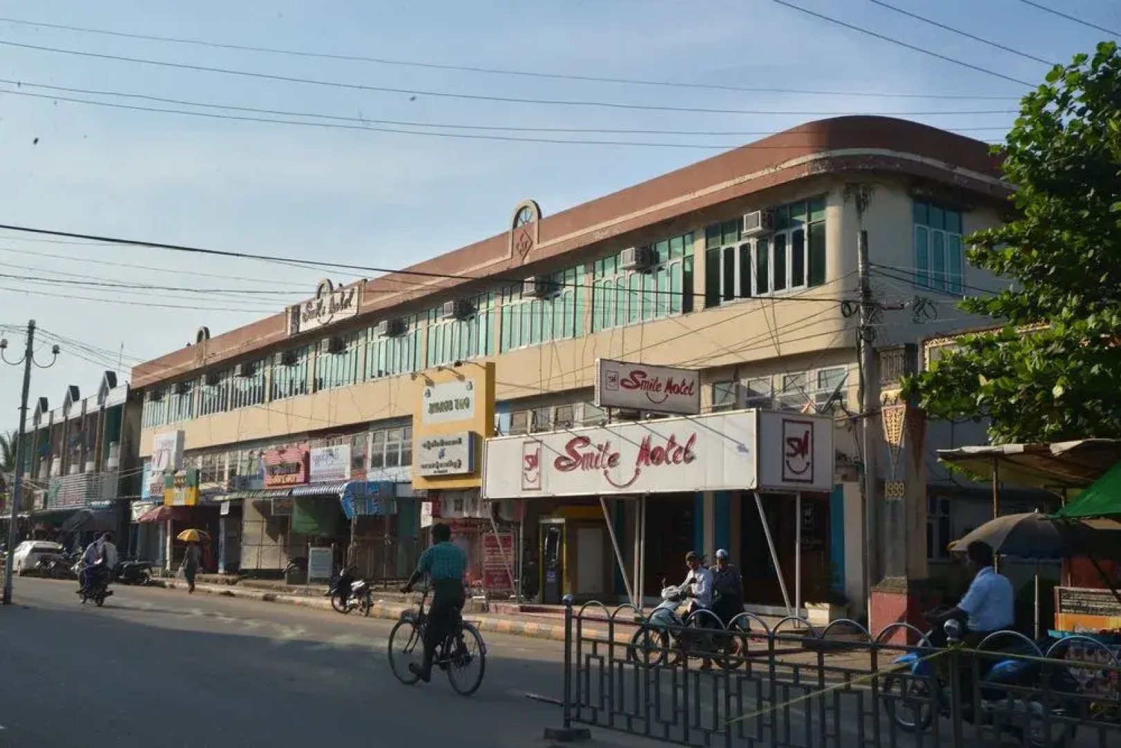 Smile Motel