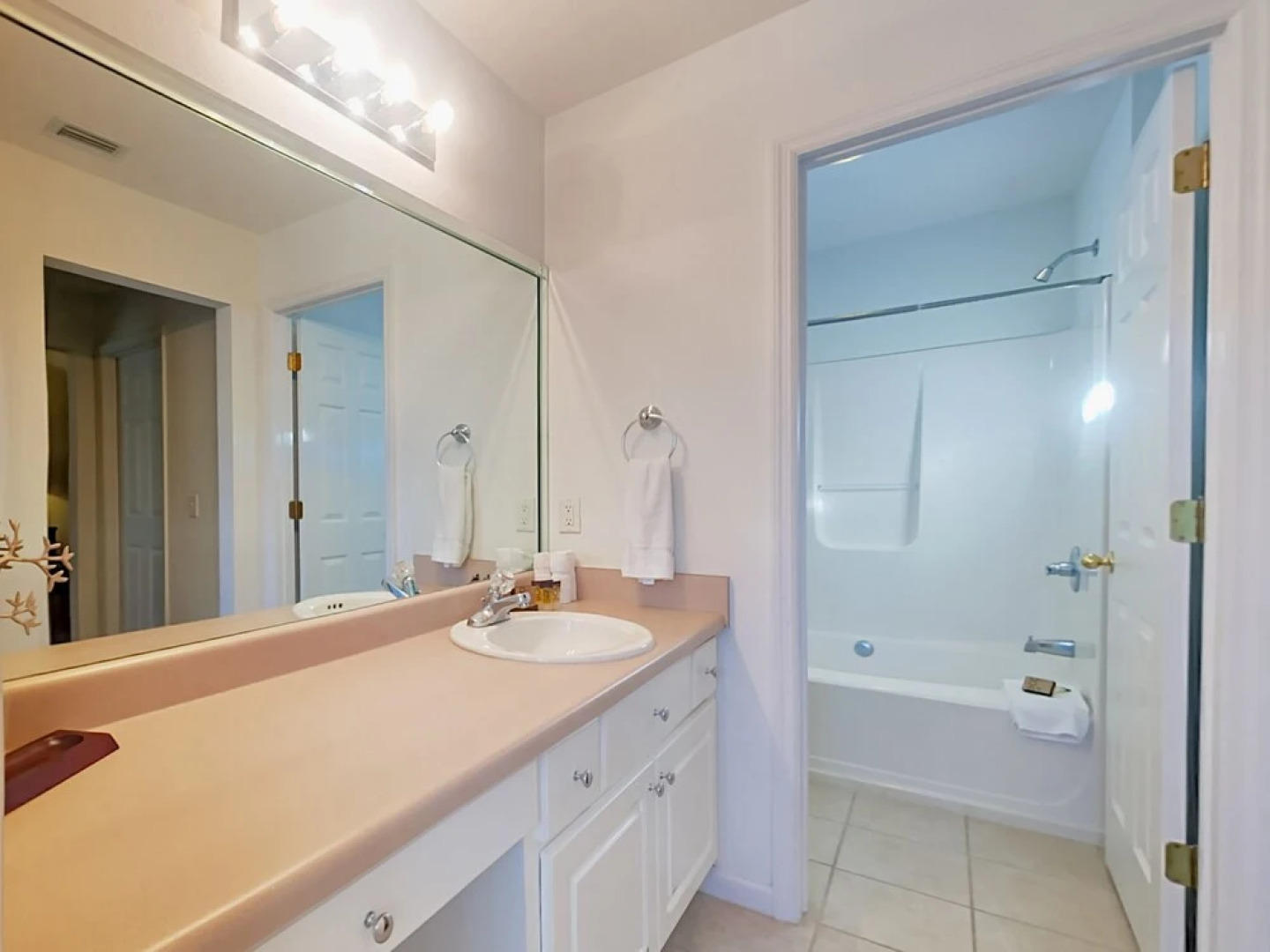 6703 Harbour Blvd Home 3 Bedrooms 2 Bathrooms Home