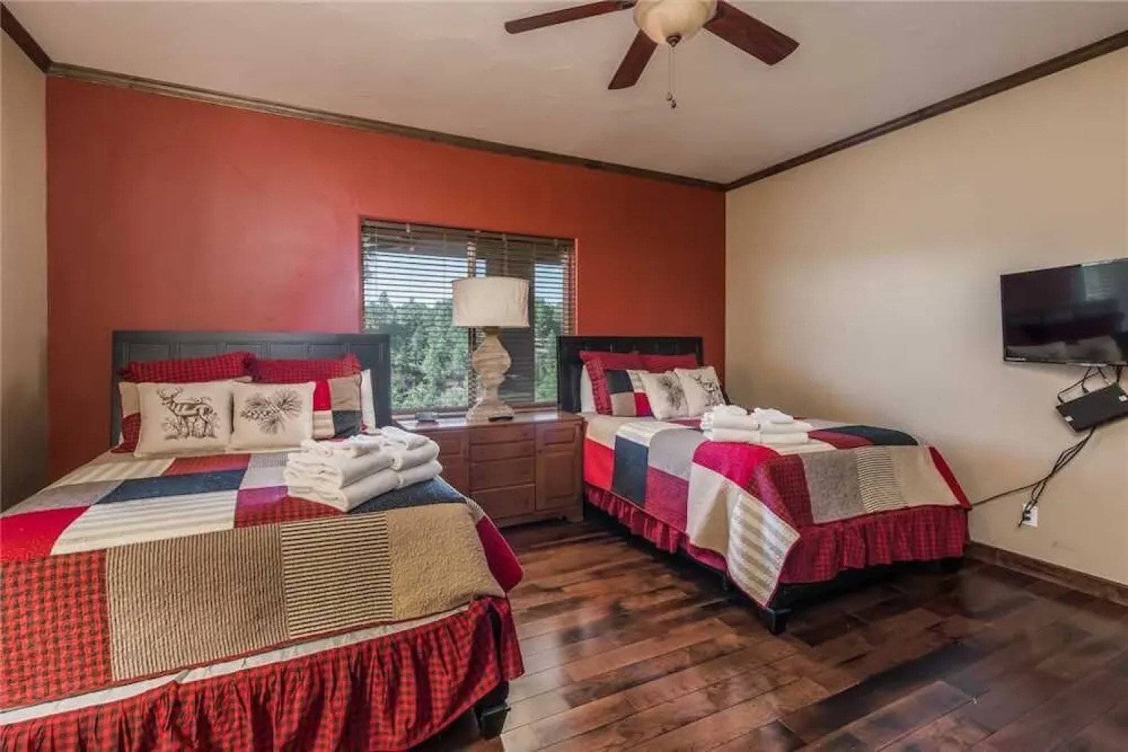 Sky Hawk Lodge - Four Bedroom Cabin