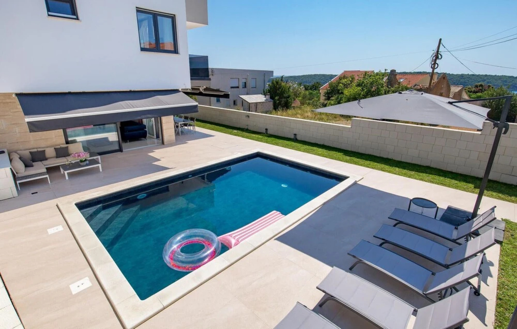 Amazing Home in Barbat na Rabu With 6 Bedrooms, Jacuzzi and Outdoor Swimming Pool