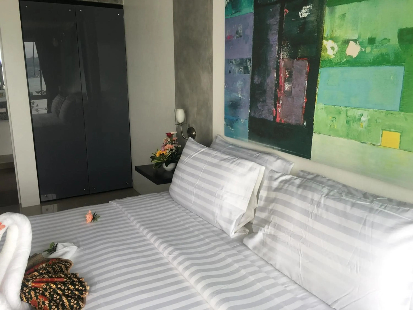 The Front Hotel and Apartment