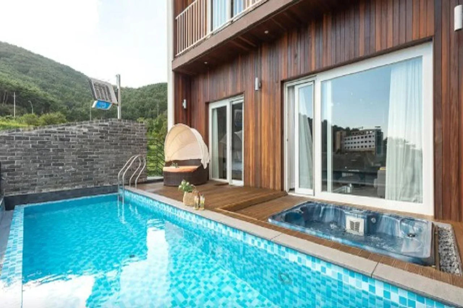 Friemily Pool Villa & Hotel