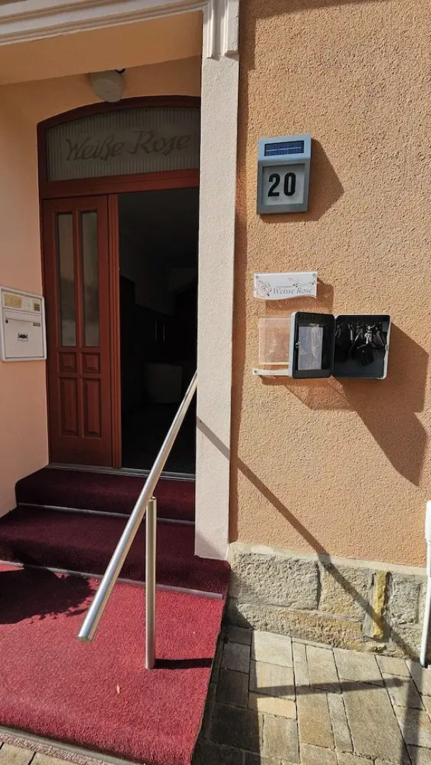 Pension Weiße Rose I Frühstück Parkplatz