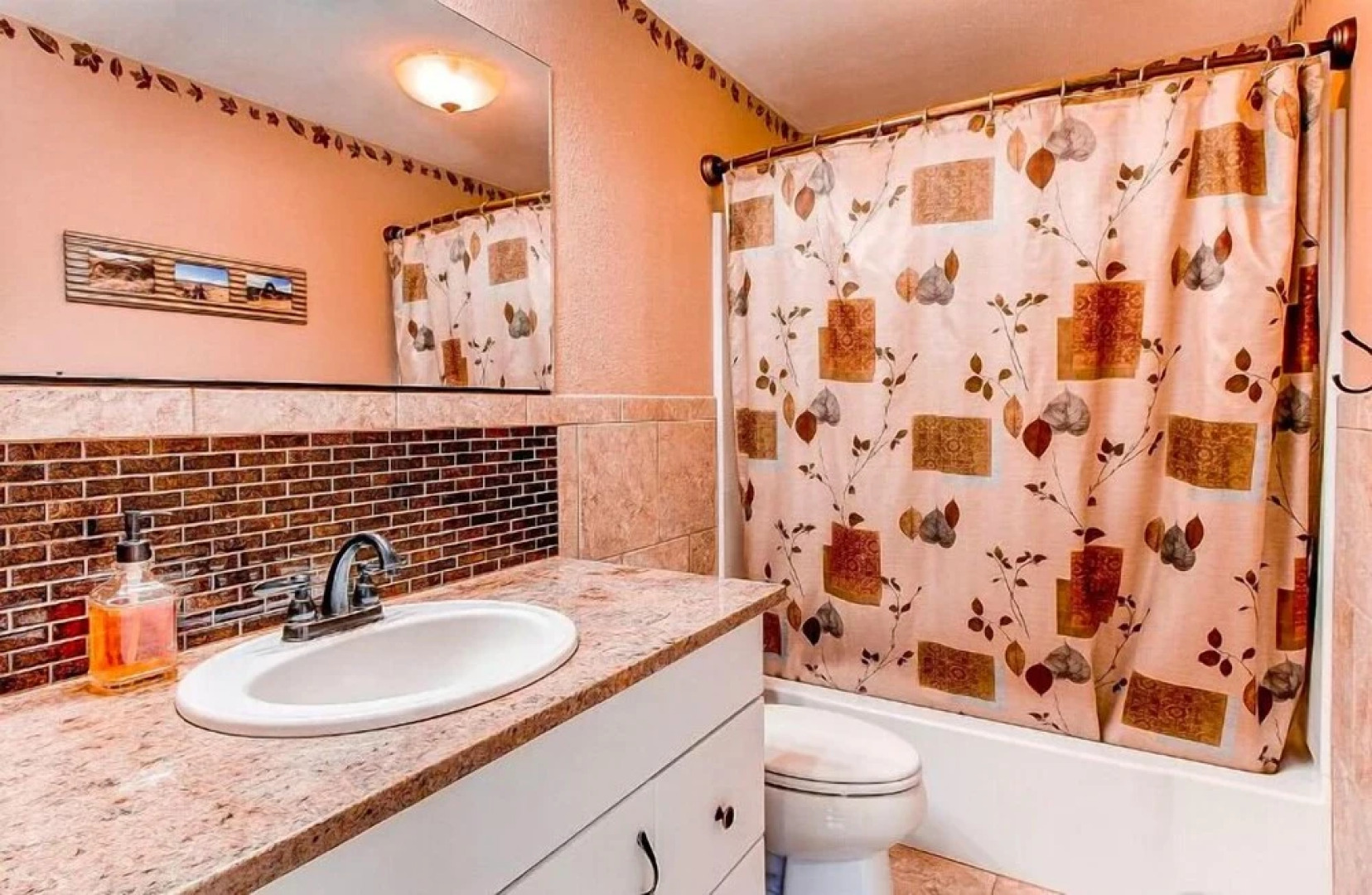 Hidden Valley Retreat. Foothill views. Large Yard!