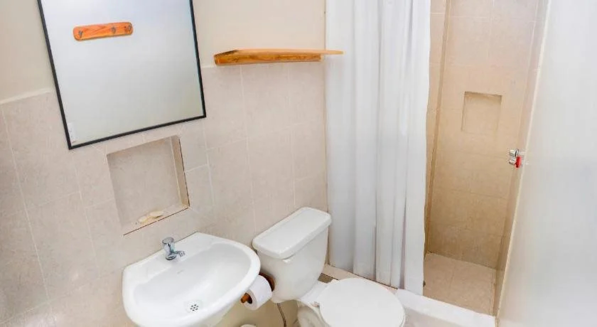 Chescos Hostel & Hotel