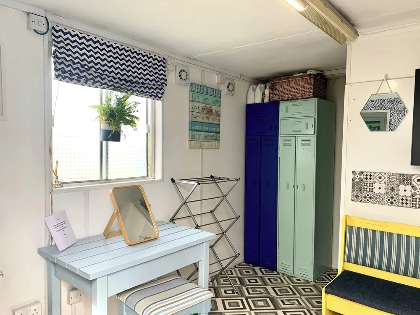 Tregantle Farm Eco Glampsite Super Safari Cabin