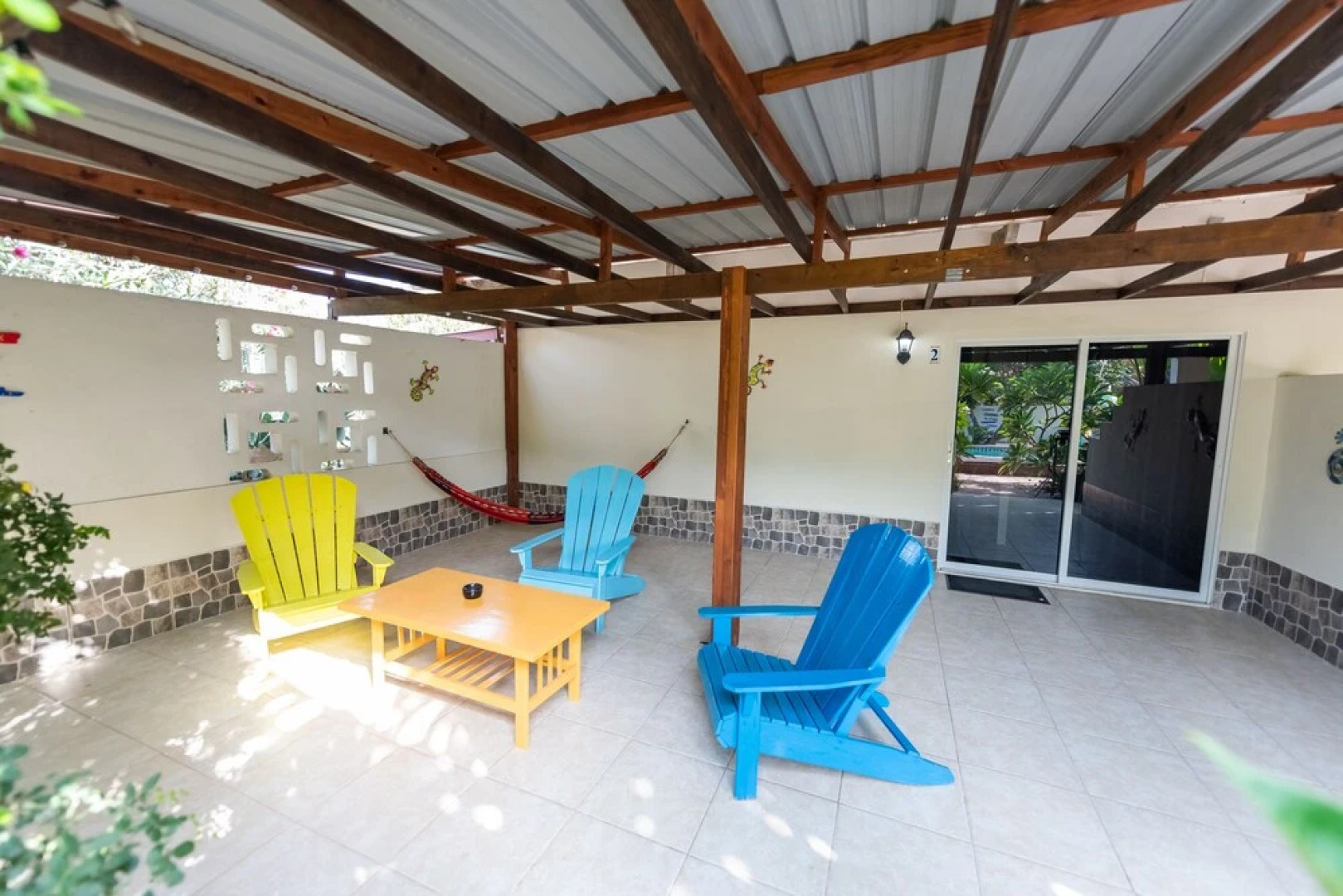 White Beach Apartments Palm Beach