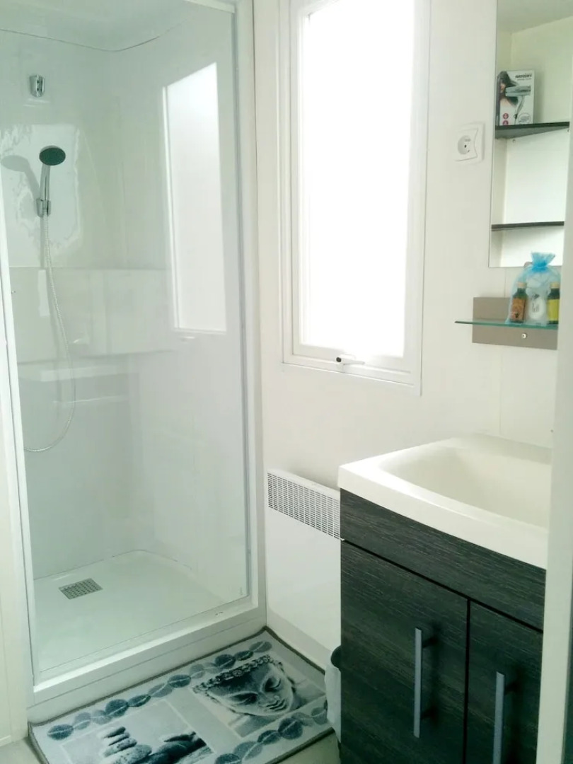 Bungalow with 2 Bedrooms in Saint-Julien-En-Born, with Shared Pool And Furnished Garden - 6 Km From the Beach