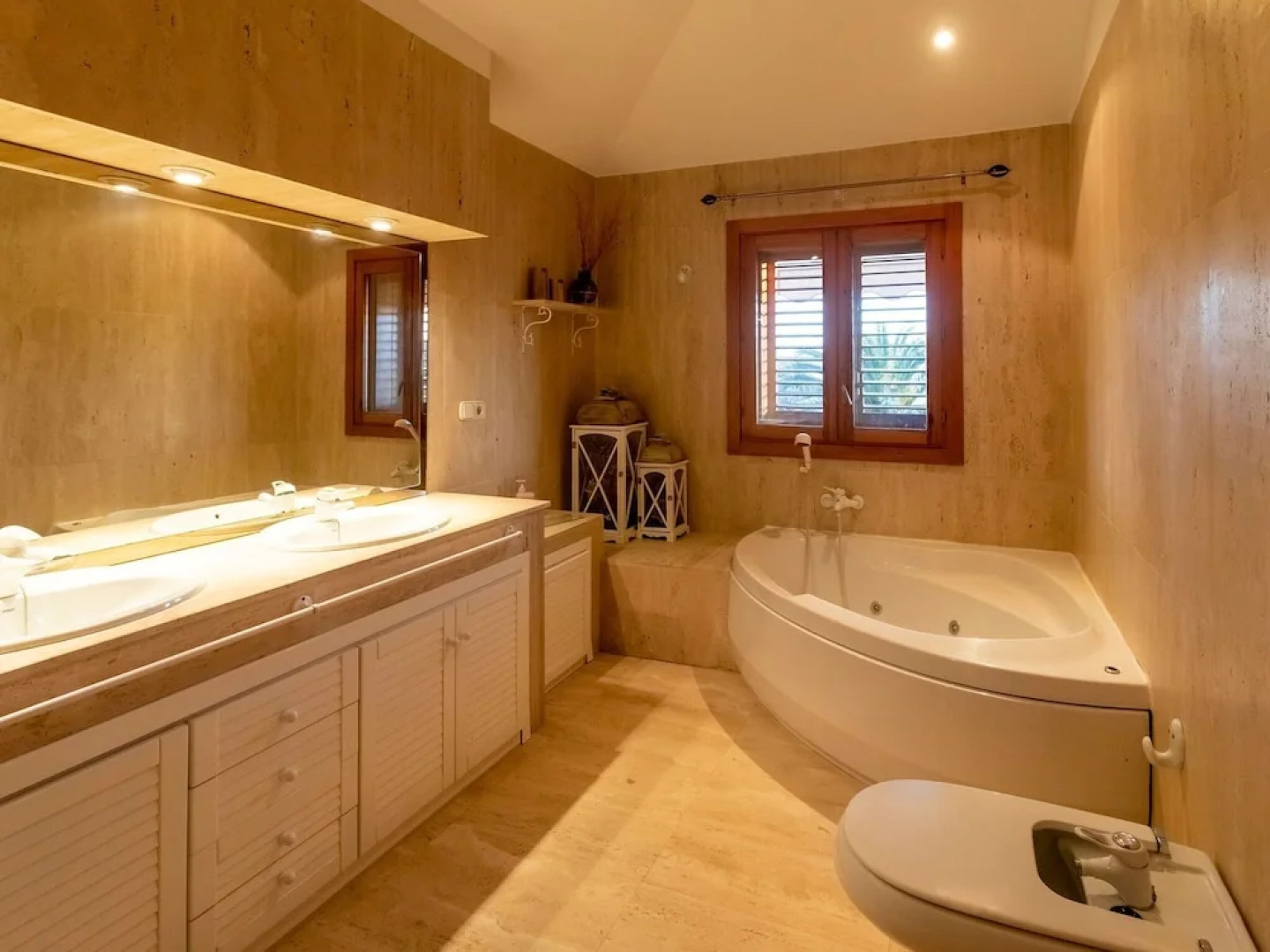 Fascinating Holiday Home in Villacañas With Swimming Pool