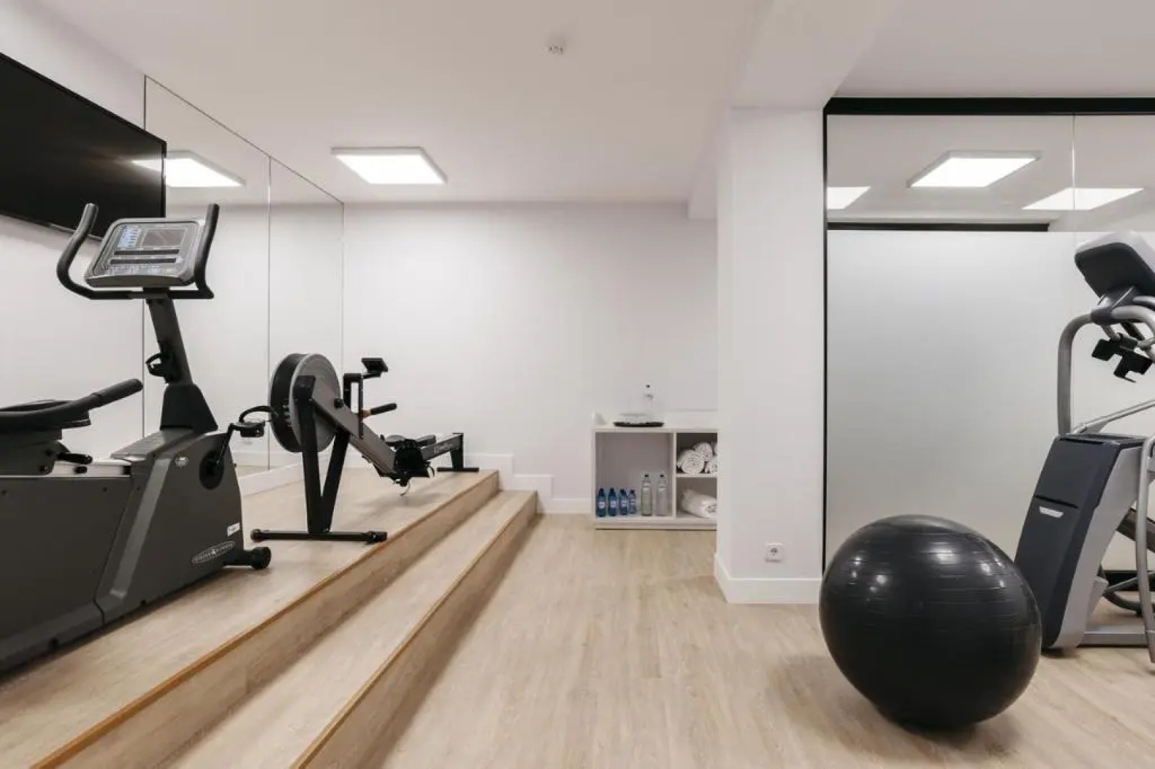 LATROUPE Grand Place Hostel