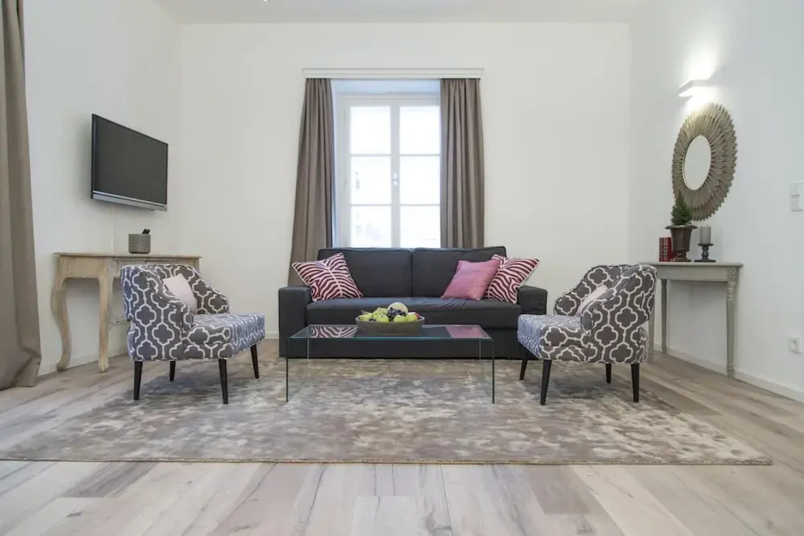 Deluxe Apartment in the City Centre With Private Parking air Conditioning and View