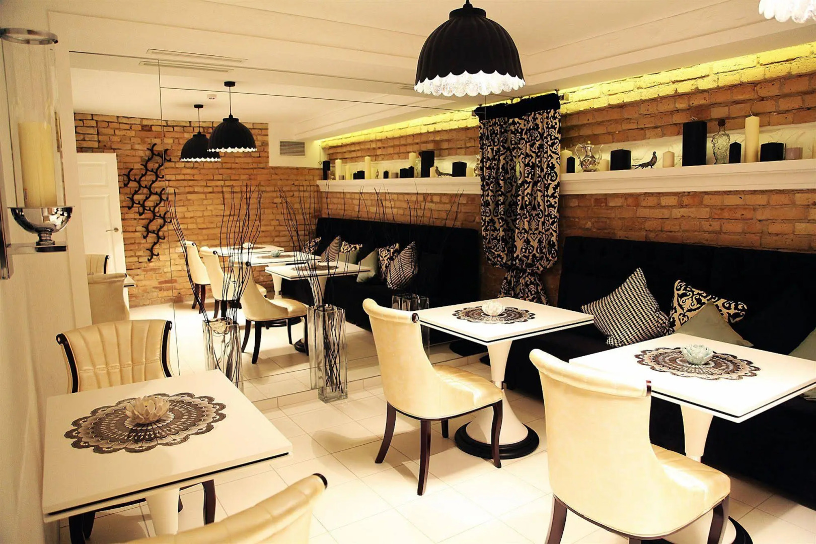 Арт-отель Moon Garden